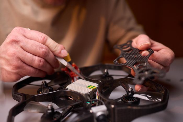 Flight controller i elektronika FPV drona