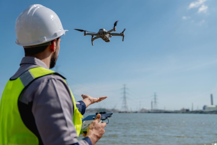 Namenski dron u industrijskom okruženju - inspekcija infrastrukture